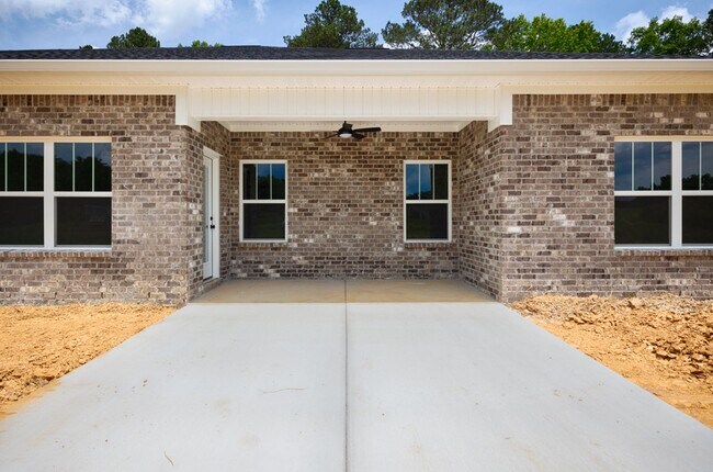 Building Photo - 4 Bedroom, 2 Bath