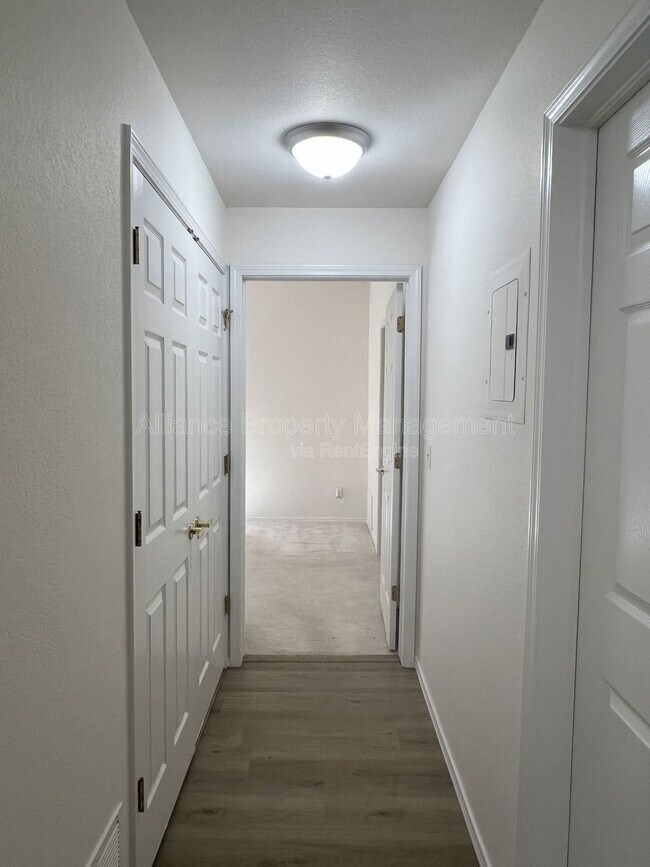 Building Photo - 3890 Strawberry Field Grove