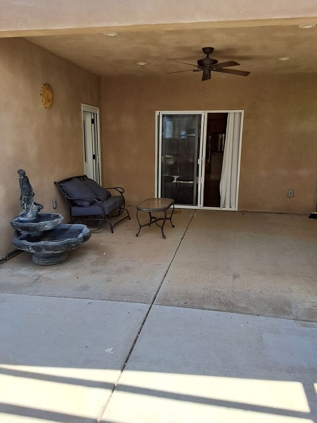 Building Photo - 4 bed / 2 bath with outdoor entertaining area