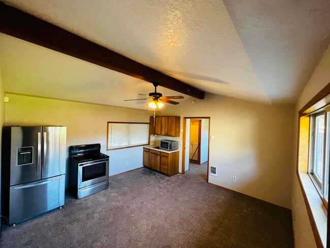 Building Photo - 8670 Millcreek Rd