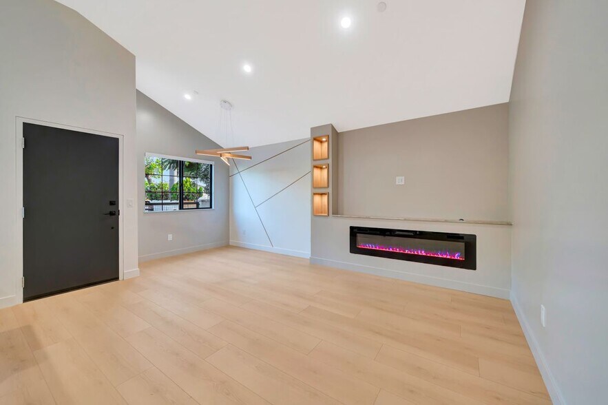 Building Photo - 15741 Valerio St
