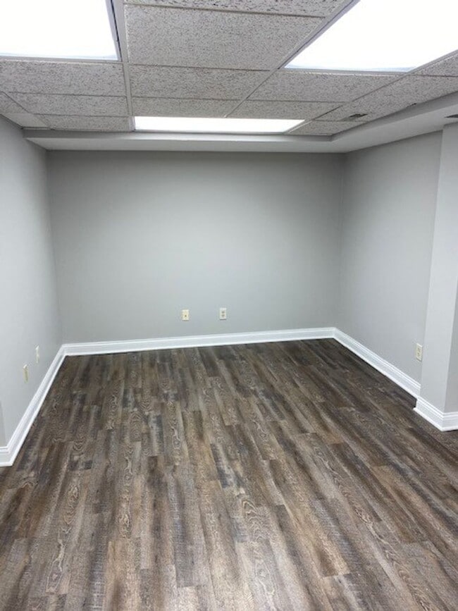 Building Photo - Incredible location! 4 BD/2 BA Home. Acros...