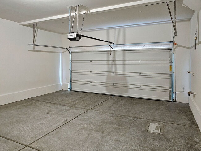 Building Photo - 444 Moonlight Cove Dr