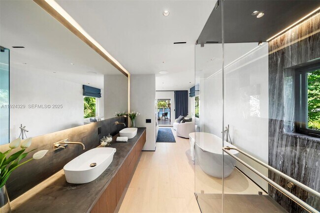 Building Photo - 244 W San Marino Dr