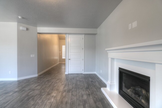 Building Photo - $200 Off First Month Rent! Stunning Lehi Home