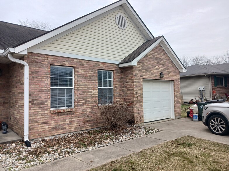 Unit B - 799 Tamarack Ct