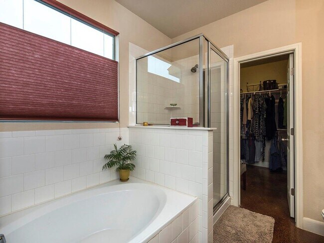 Building Photo - 1553 Twin Cove