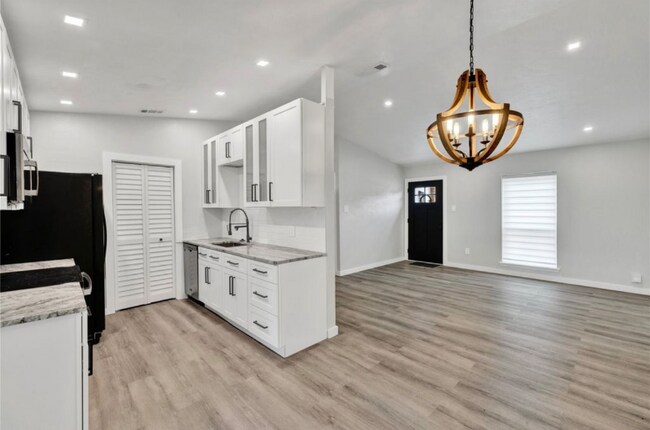 Building Photo - 2308 Foxcroft Ln