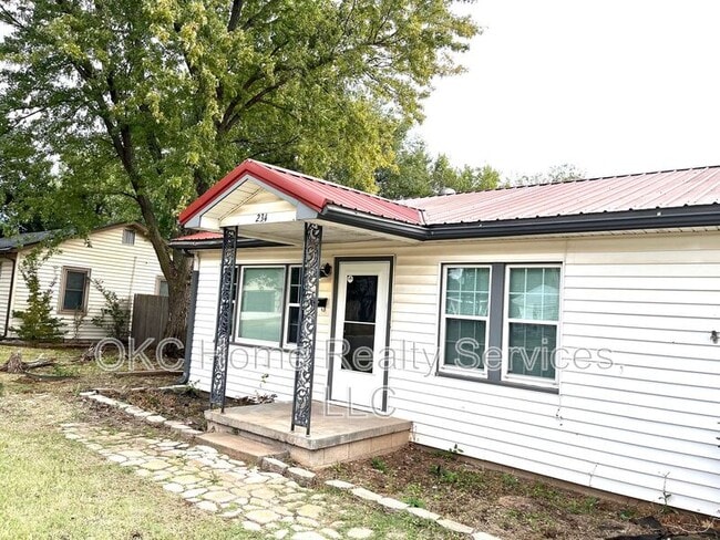 Primary Photo - 234 W Thatcher St