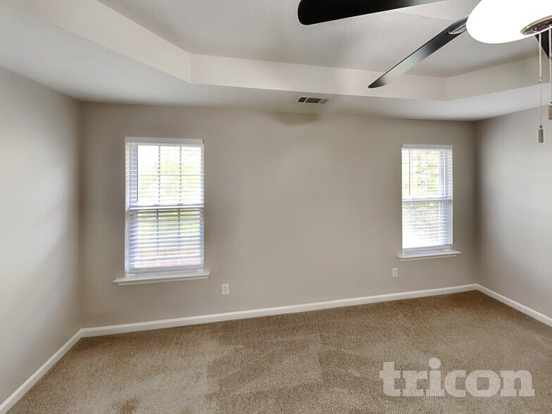 Building Photo - 701 St Charles Ave