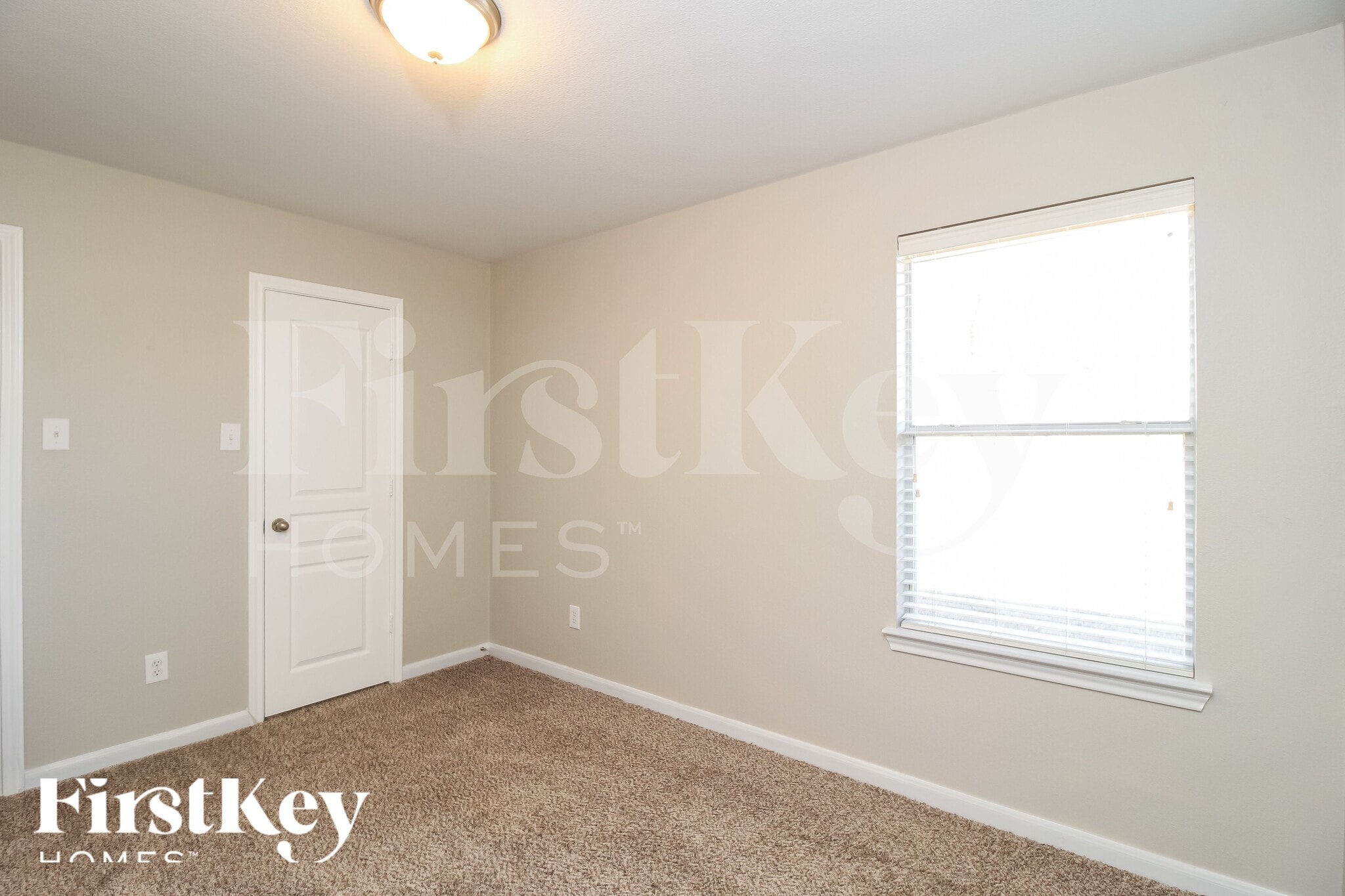 Building Photo - 2341 Aurora Dr