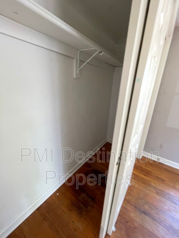 Building Photo - 5528 Parkview Ave