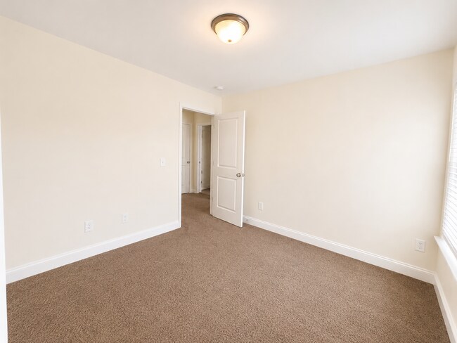 Building Photo - 52 Cane Hill Dr