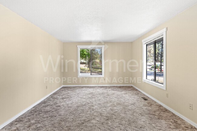 Building Photo - 7805 E Upriver Dr