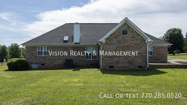 Building Photo - 28 Summerwind Dr