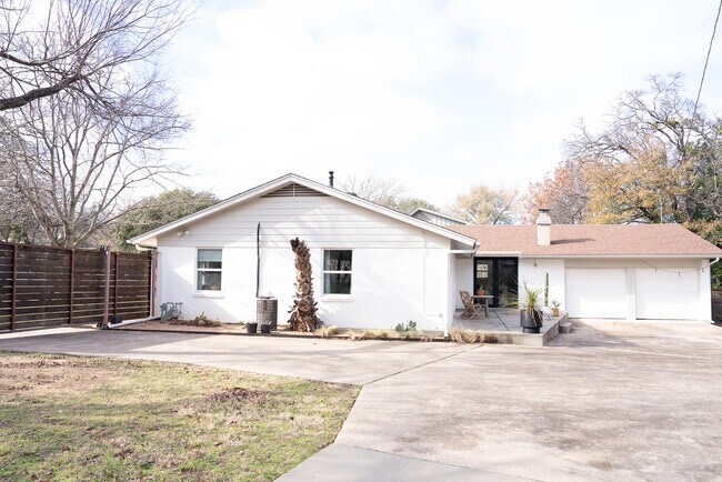 Building Photo - 637 N Bowen Rd