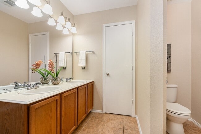 Building Photo - 4415 Falcon Dr