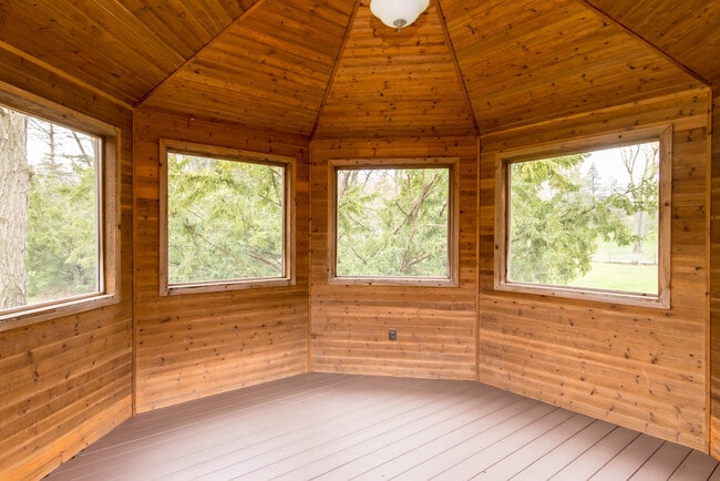 Building Photo - 6868 Crane Rd