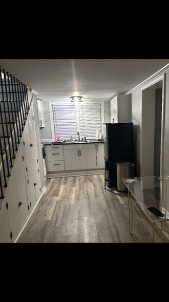 Kitchen - 605 N Adair Street Apt #5