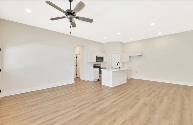 Building Photo - 17005 W Kashmir St