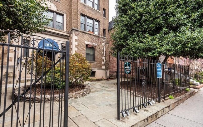 Building Photo - 1661 Park Rd NW