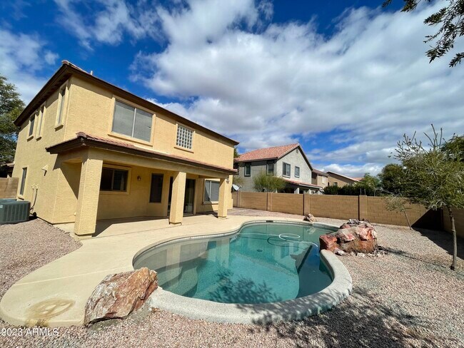 Building Photo - 3517 E Crescent Way