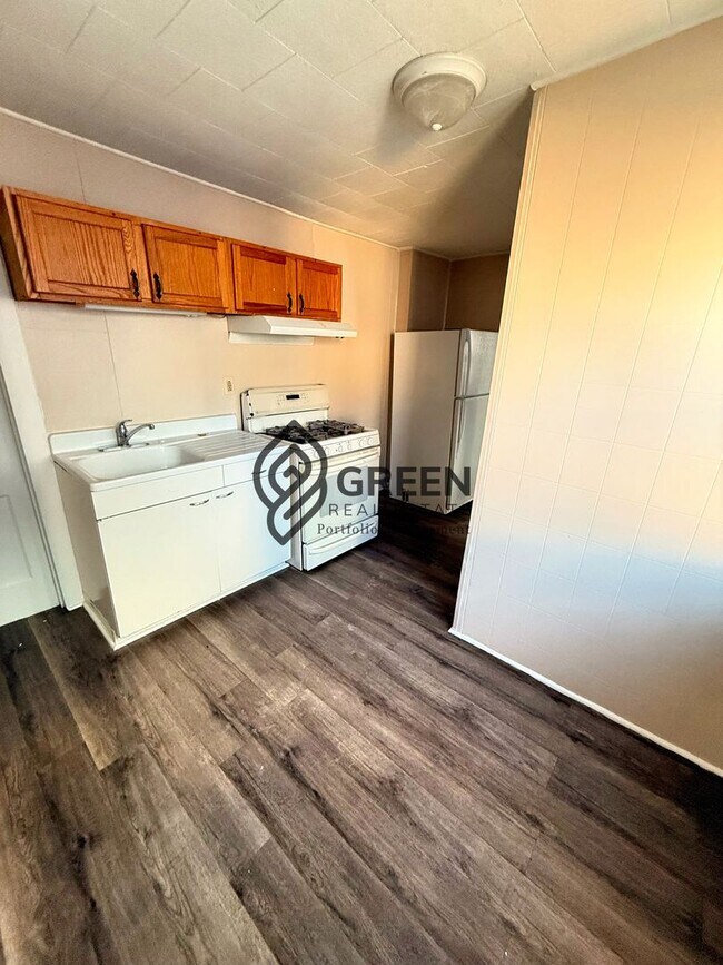 Building Photo - 360-366 S Washington Ave