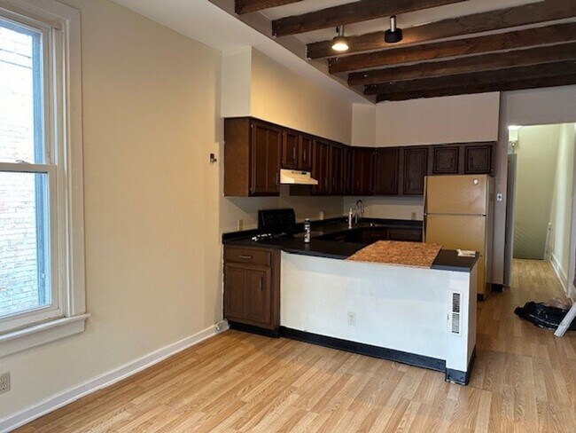 Building Photo - 204 Kelker St