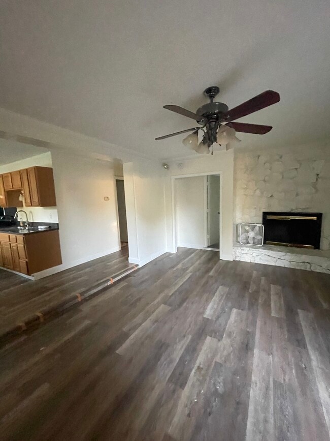 Building Photo - 187 Karen Dr