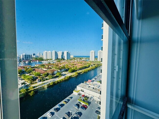 Building Photo - 3625 N Country Club Dr