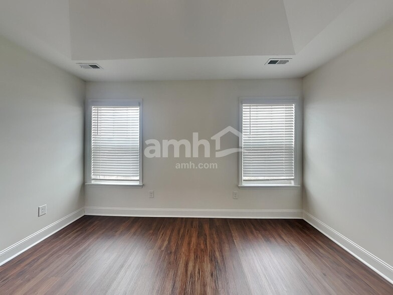 Building Photo - 574 Chantry Ln