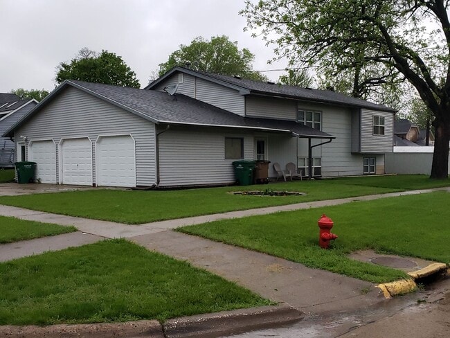 Building Photo - 206 3rd Ave SE