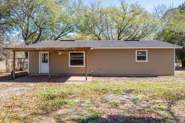 Building Photo - Great Rental in Heritage South!