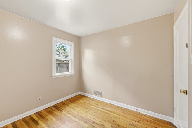 Building Photo - Four Bedroom Home In Aurora - ready ASAP. Brand New Paint Top to Bottom, with updated flooring!