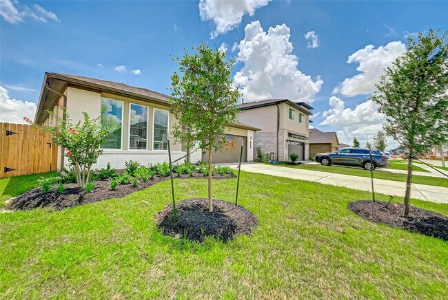 Building Photo - 28451 Hazel Trl