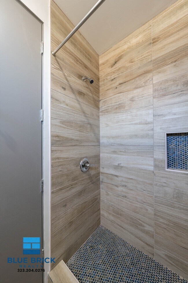 Building Photo - 5239-5241 Huntington Dr -