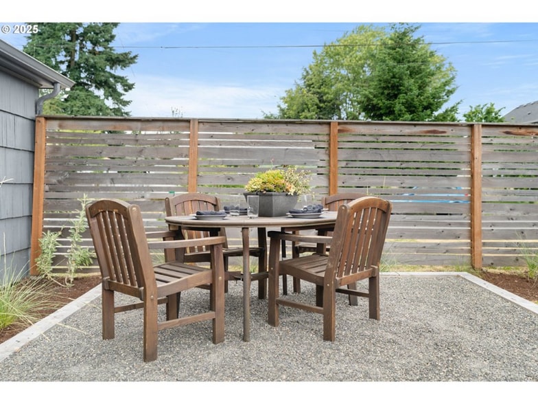 Building Photo - 841 NE 77th Ave