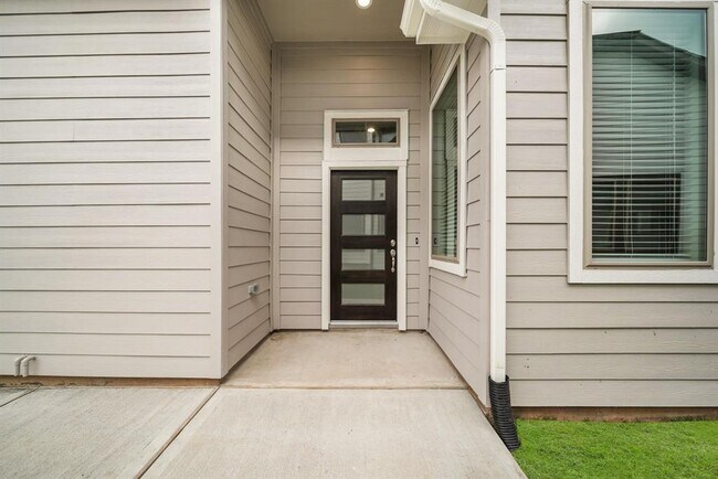 Building Photo - 1547 Crystal Stream Dr