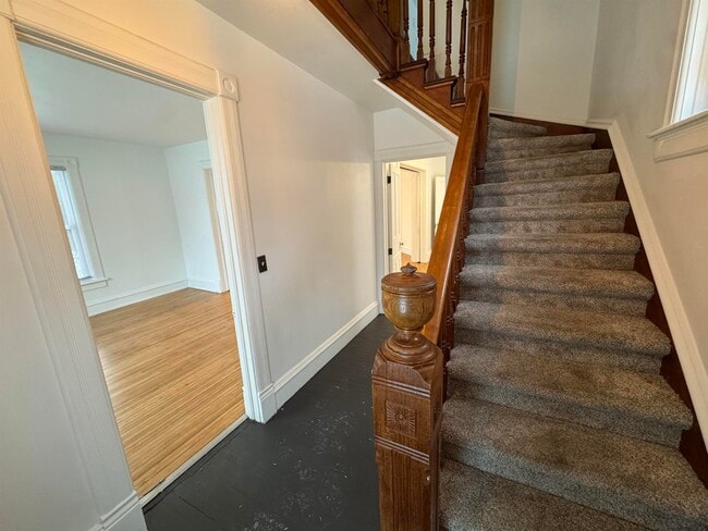 Building Photo - 122 North St