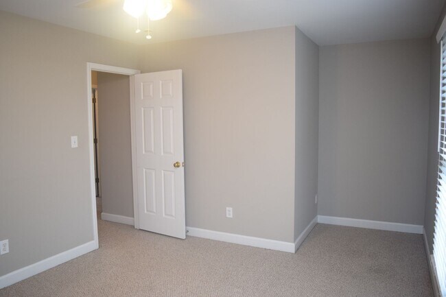 Building Photo - Hollar Duplex Conover