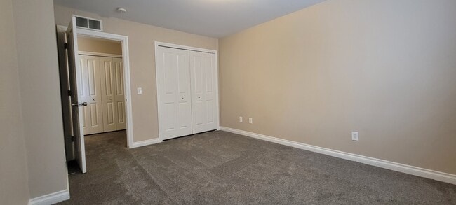 Building Photo - 3285 E 11 Mile Rd