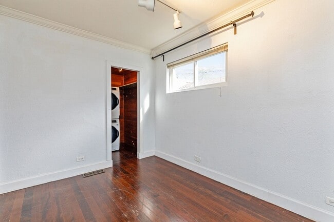 Building Photo - 5155