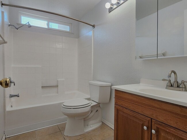 Building Photo - Great Two Story 3BD, 2.5BA Plus Bonus Room...
