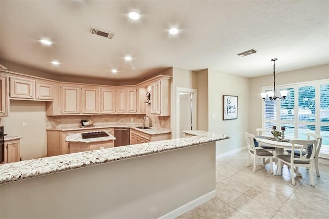 Building Photo - 16 Kelliwood Ct Cir