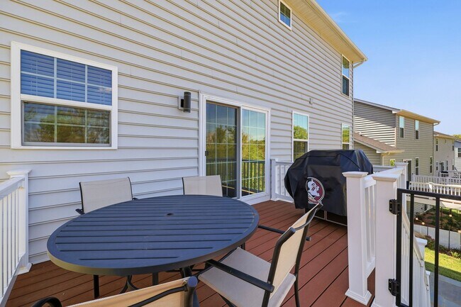 Building Photo - Modern Riverwood Retreat | Spacious 3BR Home in Prime Charlottesville Location