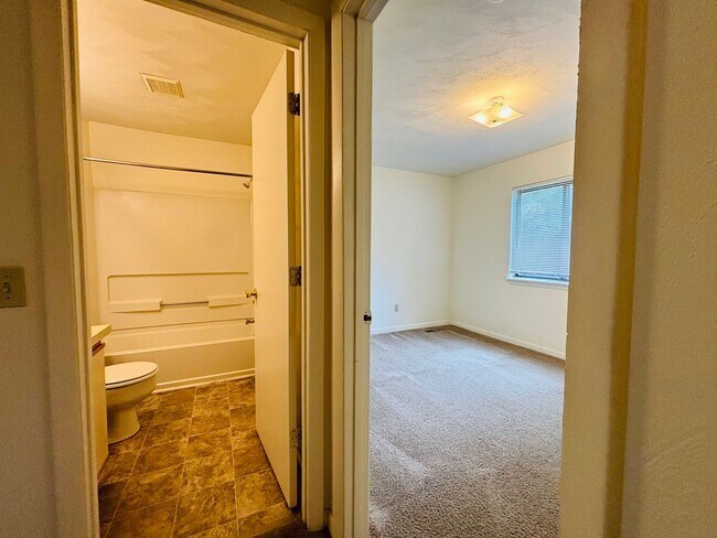 Building Photo - 503 Sunridge Dr
