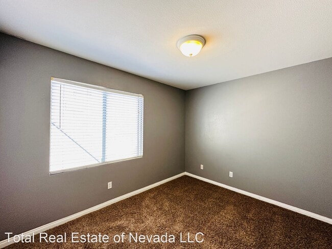 Building Photo - 5 br, 3 bath House - 4353 Silver Bay St