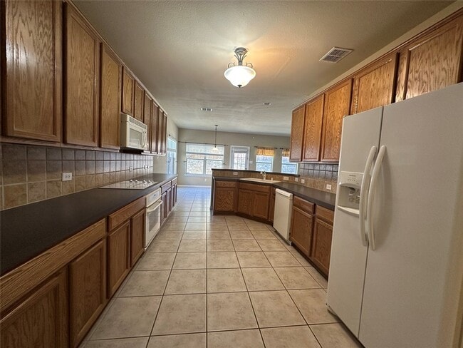 Building Photo - 8466 Davis Dr