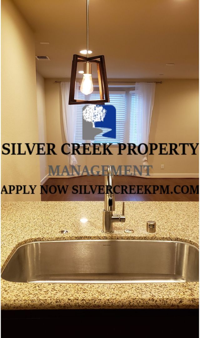 Building Photo - Appliances Included 3 BEDROOM HOME LOCATED IN DUBLIN!  - AVAILABLE ON NOV 15