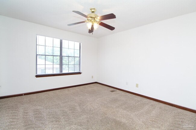 Building Photo - 1455 Acorn Ln